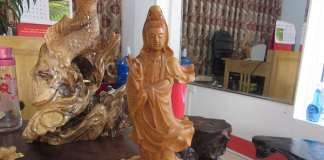 Bài trí tượng Phật Bà Quan Âm ở phòng khách