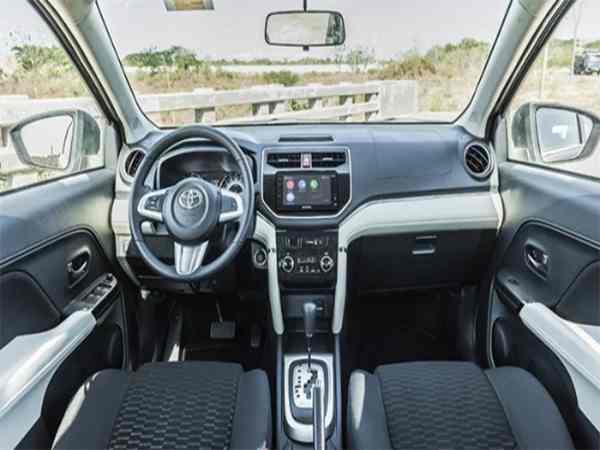 Đánh giá nội thất Toyota Rush