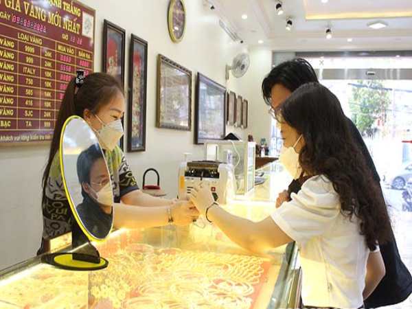 Lưu ý khi mua vàng ý Lưu ý khi mua vàng ý