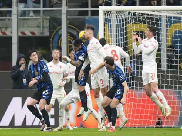 Chiến thắng giúp Inter Milan áp sát ngôi đầu