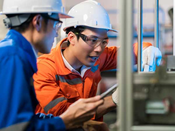 Mối quan hệ giữa các yếu tố trong lực lượng sản xuất rất chặt chẽ với nhau