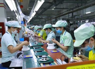 Mức độ phức tạp của lao động là một nhân tố ảnh hưởng đến lượng giá trị hàng hóa