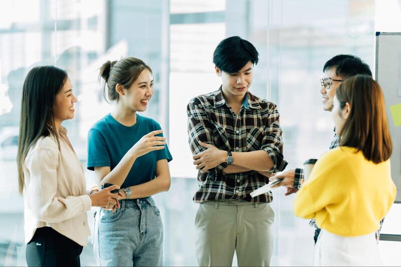 Bắt đầu bằng nụ cười và chào hỏi