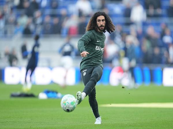 Cucurella úp mở khả năng trở lại Barcelona